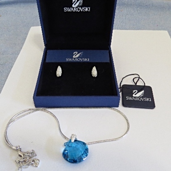 Swarovski Wonders of the Sea Eternity Blue Sea Scallop Shell Necklace & Earrings - Picture 1 of 8